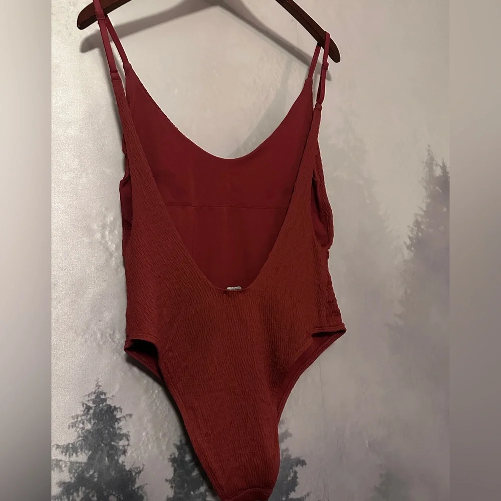 Stylish Women's Swimwear Set - Black, Red, and Blue Patterned - Picture 7 of 14
